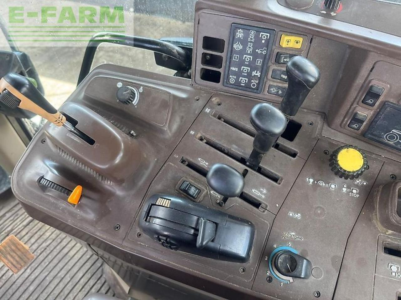 John Deere 6820 - Τρακτέρ: φωτογραφία 3 John Deere 6820 - Τρακτέρ: φωτογραφία 3