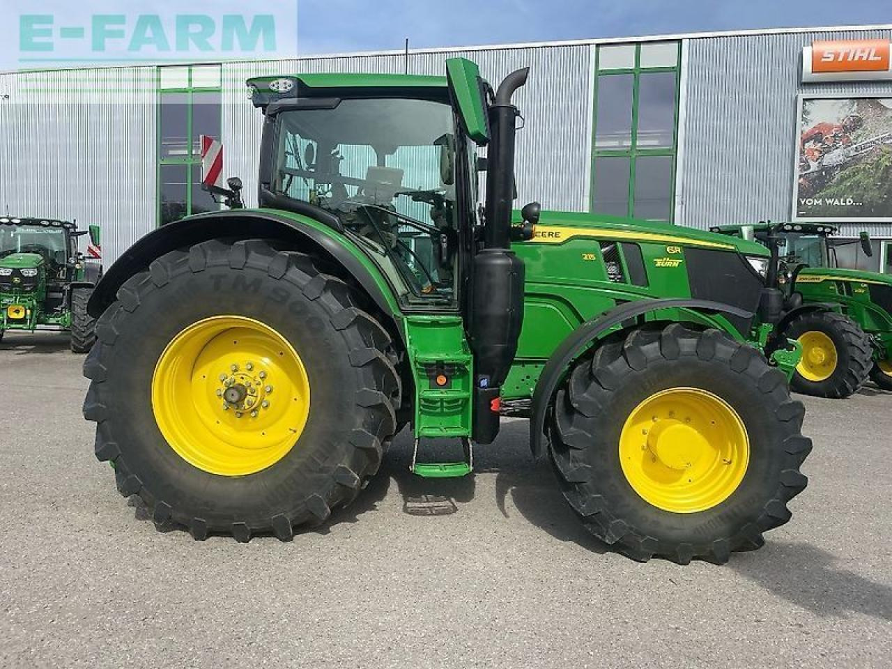 John Deere 6r215 / 6r 215 - Τρακτέρ: φωτογραφία 1 John Deere 6r215 / 6r 215 - Τρακτέρ: φωτογραφία 1
