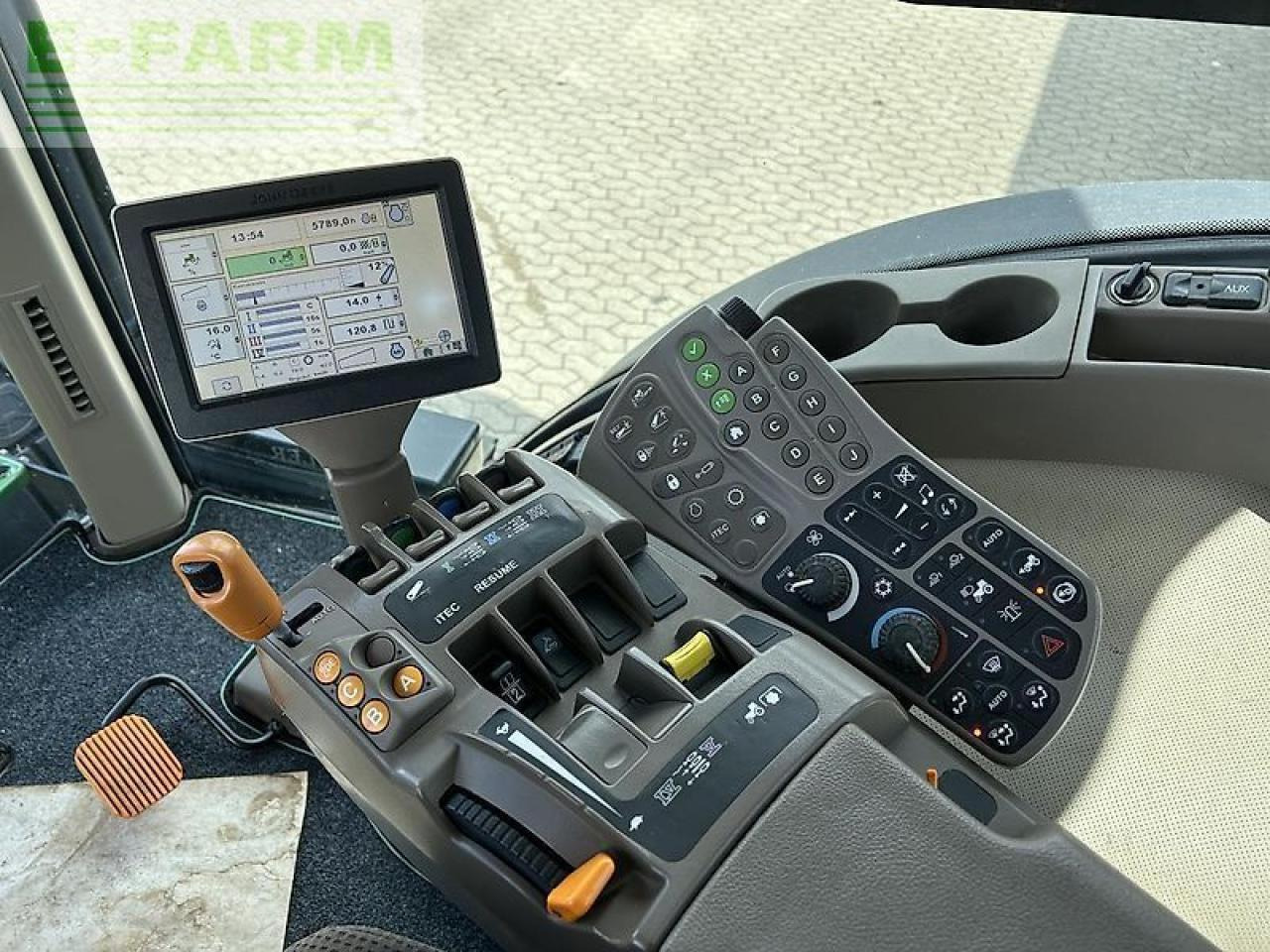 John Deere 7230r - Τρακτέρ: φωτογραφία 3 John Deere 7230r - Τρακτέρ: φωτογραφία 3