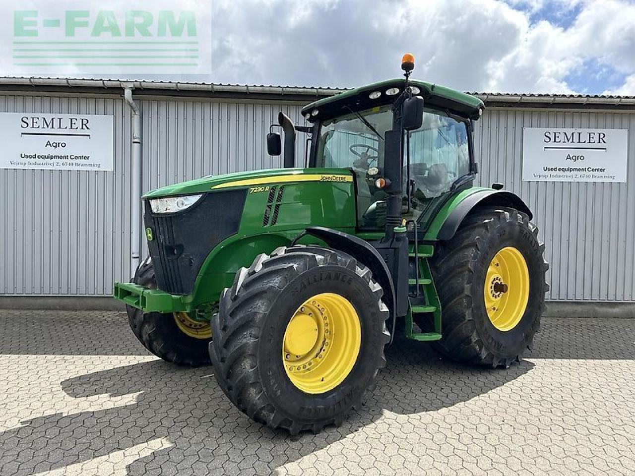 John Deere 7230r - Τρακτέρ: φωτογραφία 1 John Deere 7230r - Τρακτέρ: φωτογραφία 1