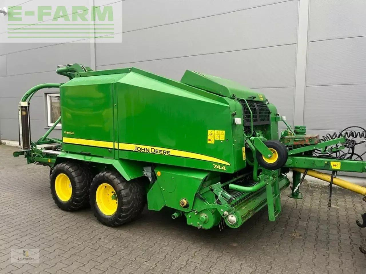John Deere 744 premium - Χορτοδετική μηχανή τετράγωνες μπάλες: φωτογραφία 1 John Deere 744 premium - Χορτοδετική μηχανή τετράγωνες μπάλες: φωτογραφία 1