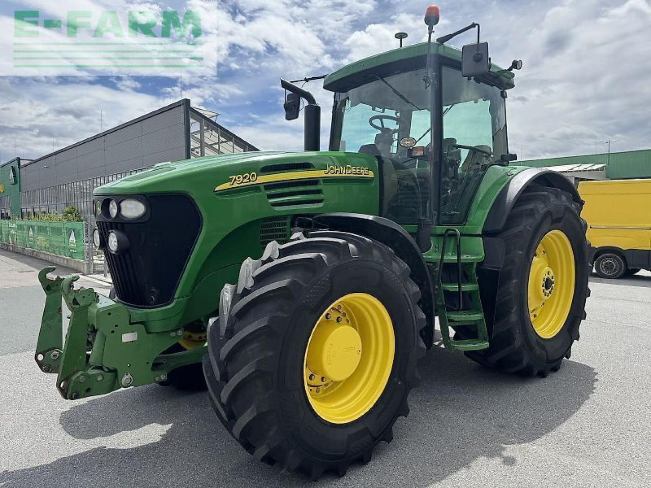 John Deere 7920 - Τρακτέρ: φωτογραφία 1 John Deere 7920 - Τρακτέρ: φωτογραφία 1