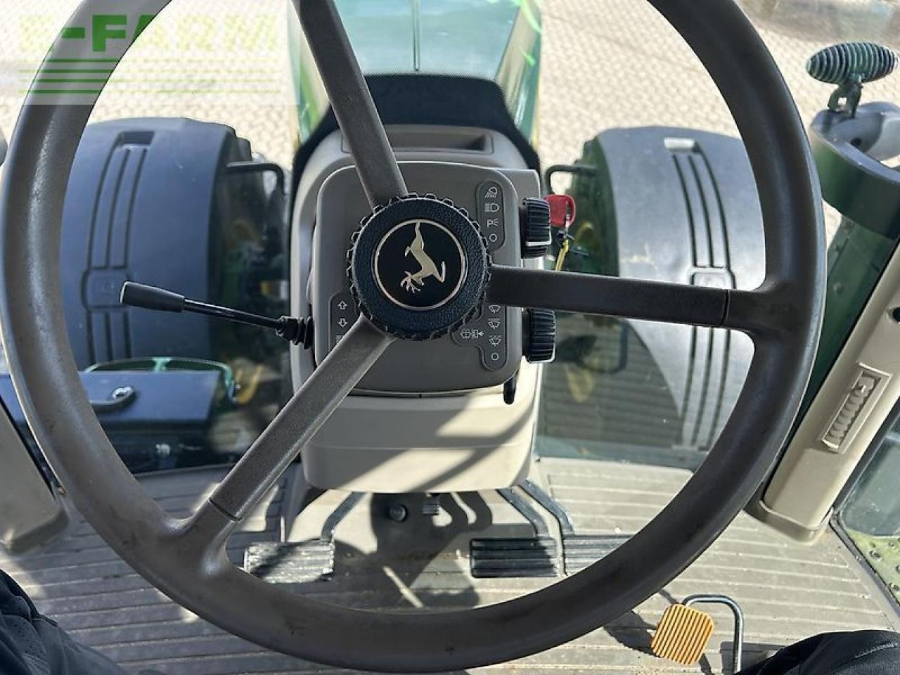 John Deere 8320r - Τρακτέρ: φωτογραφία 4 John Deere 8320r - Τρακτέρ: φωτογραφία 4