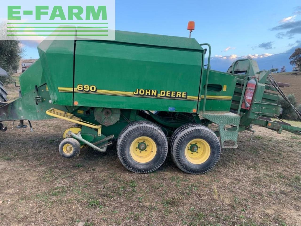 John Deere John Deere 690 - Χορτοδετική μηχανή τετράγωνες μπάλες: φωτογραφία 2 John Deere John Deere 690 - Χορτοδετική μηχανή τετράγωνες μπάλες: φωτογραφία 2