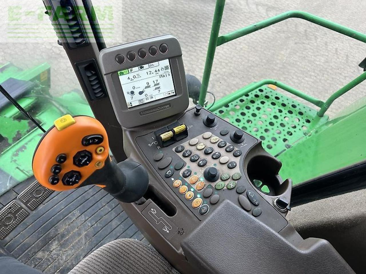 John Deere t660 - Θεριζοαλωνιστική μηχανή: φωτογραφία 4 John Deere t660 - Θεριζοαλωνιστική μηχανή: φωτογραφία 4