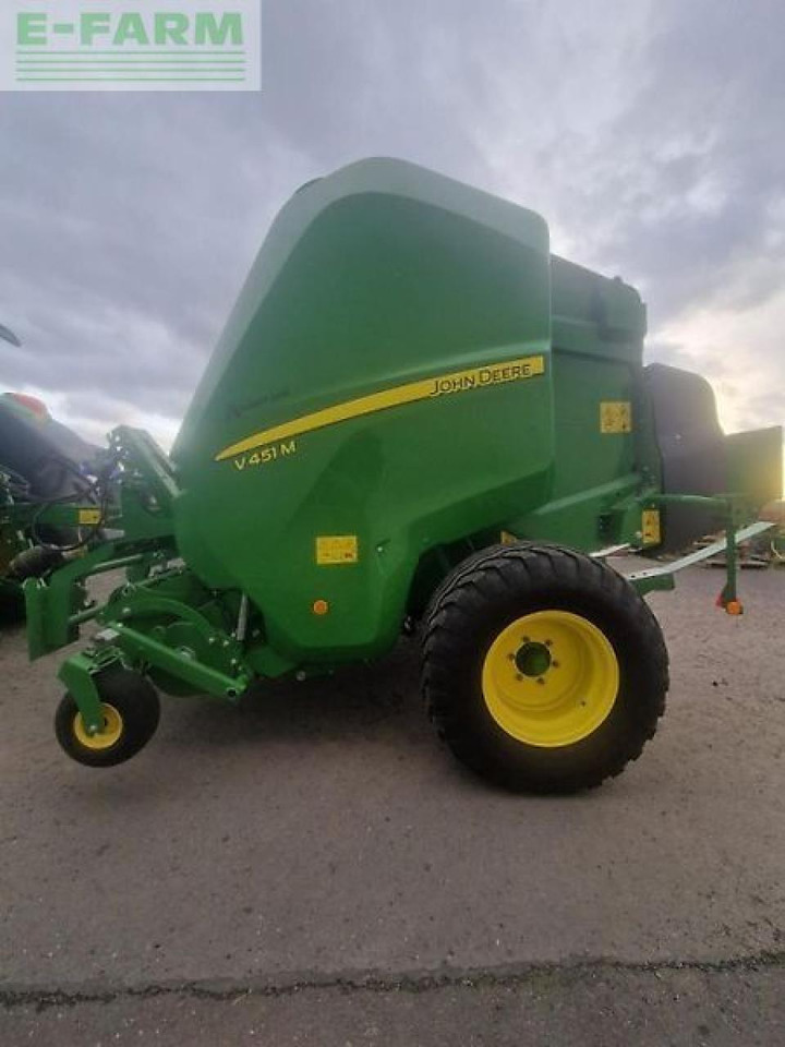 John Deere v451m - Χορτοδετική μηχανή τετράγωνες μπάλες: φωτογραφία 2 John Deere v451m - Χορτοδετική μηχανή τετράγωνες μπάλες: φωτογραφία 2