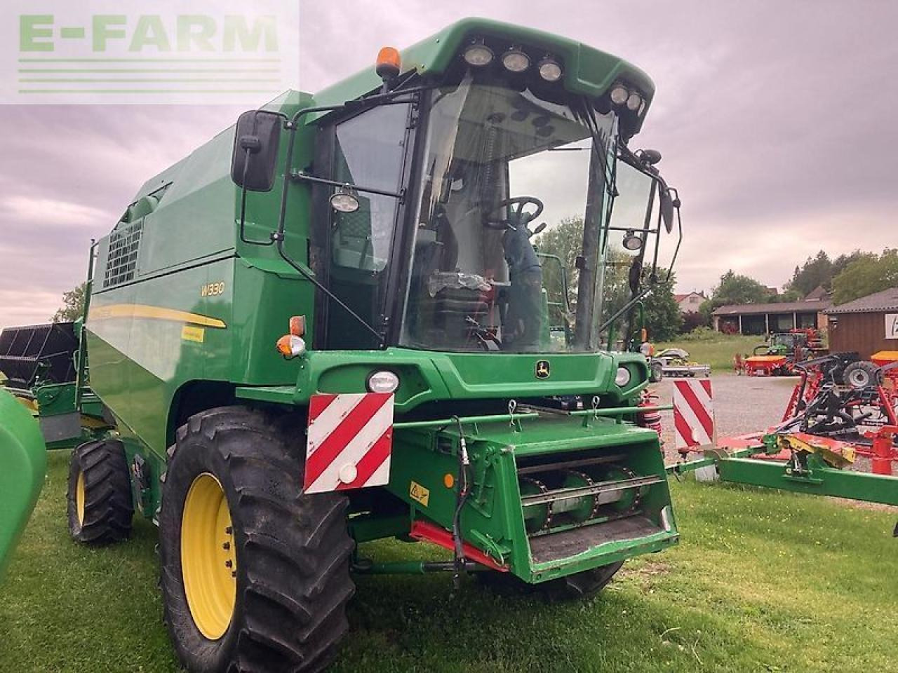 John Deere w330 - Θεριζοαλωνιστική μηχανή: φωτογραφία 3 John Deere w330 - Θεριζοαλωνιστική μηχανή: φωτογραφία 3
