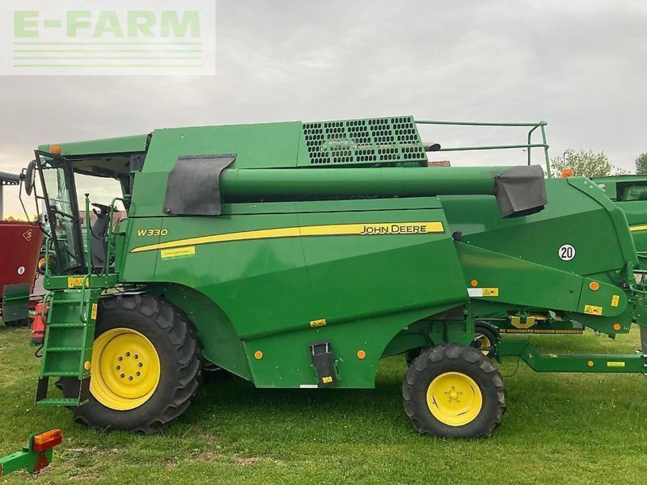 John Deere w330 - Θεριζοαλωνιστική μηχανή: φωτογραφία 1 John Deere w330 - Θεριζοαλωνιστική μηχανή: φωτογραφία 1
