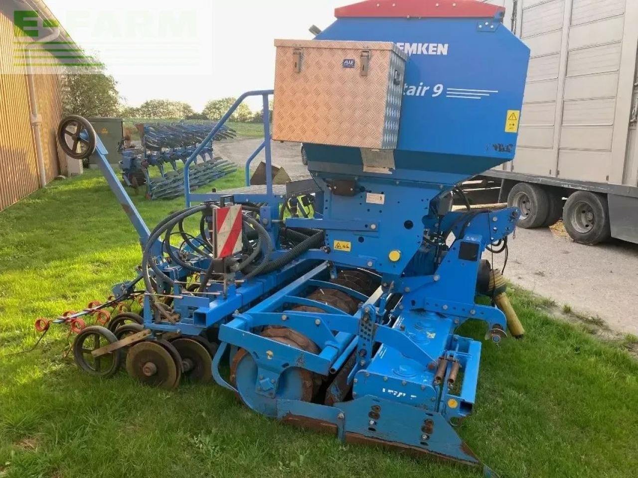 Lemken zirkon 12/300 solitair 9/300 - Σπαρτική με σβάρνα: φωτογραφία 4 Lemken zirkon 12/300 solitair 9/300 - Σπαρτική με σβάρνα: φωτογραφία 4