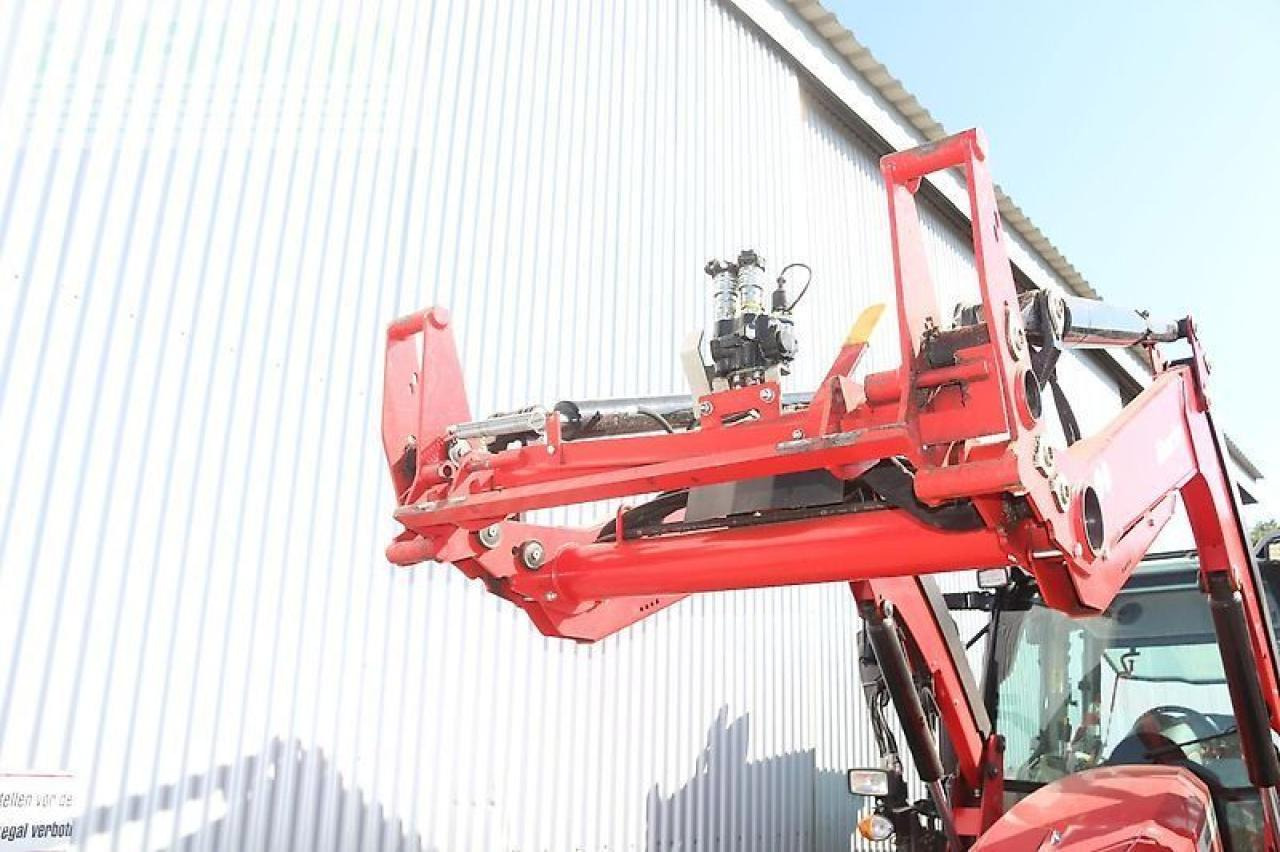 Massey Ferguson 5711 - Τρακτέρ: φωτογραφία 4 Massey Ferguson 5711 - Τρακτέρ: φωτογραφία 4