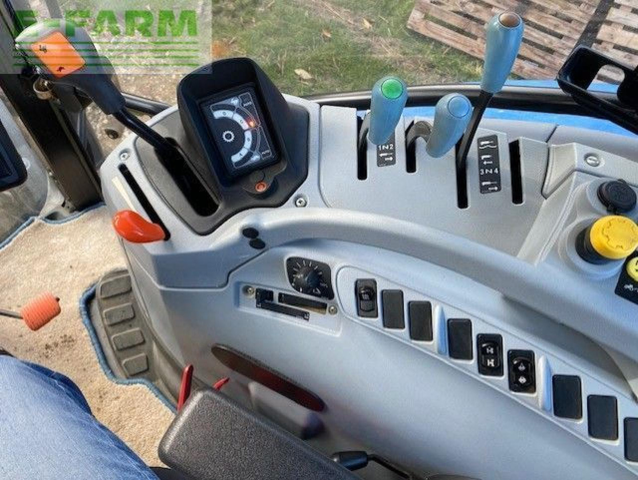 Τρακτέρ New Holland T6030 Delta Delta: φωτογραφία 6