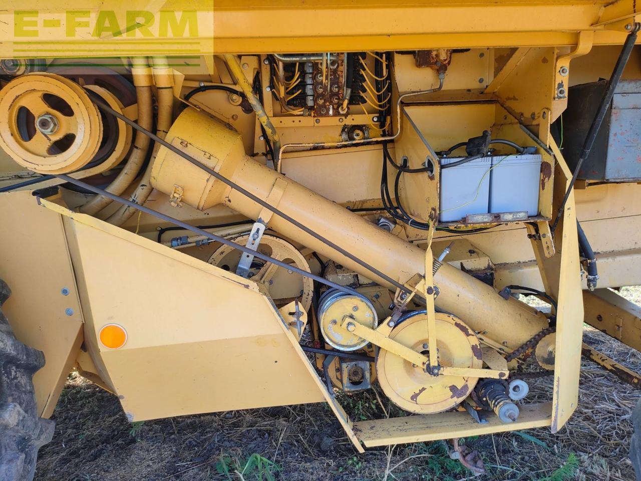 New Holland TX 66 - Θεριζοαλωνιστική μηχανή: φωτογραφία 2 New Holland TX 66 - Θεριζοαλωνιστική μηχανή: φωτογραφία 2