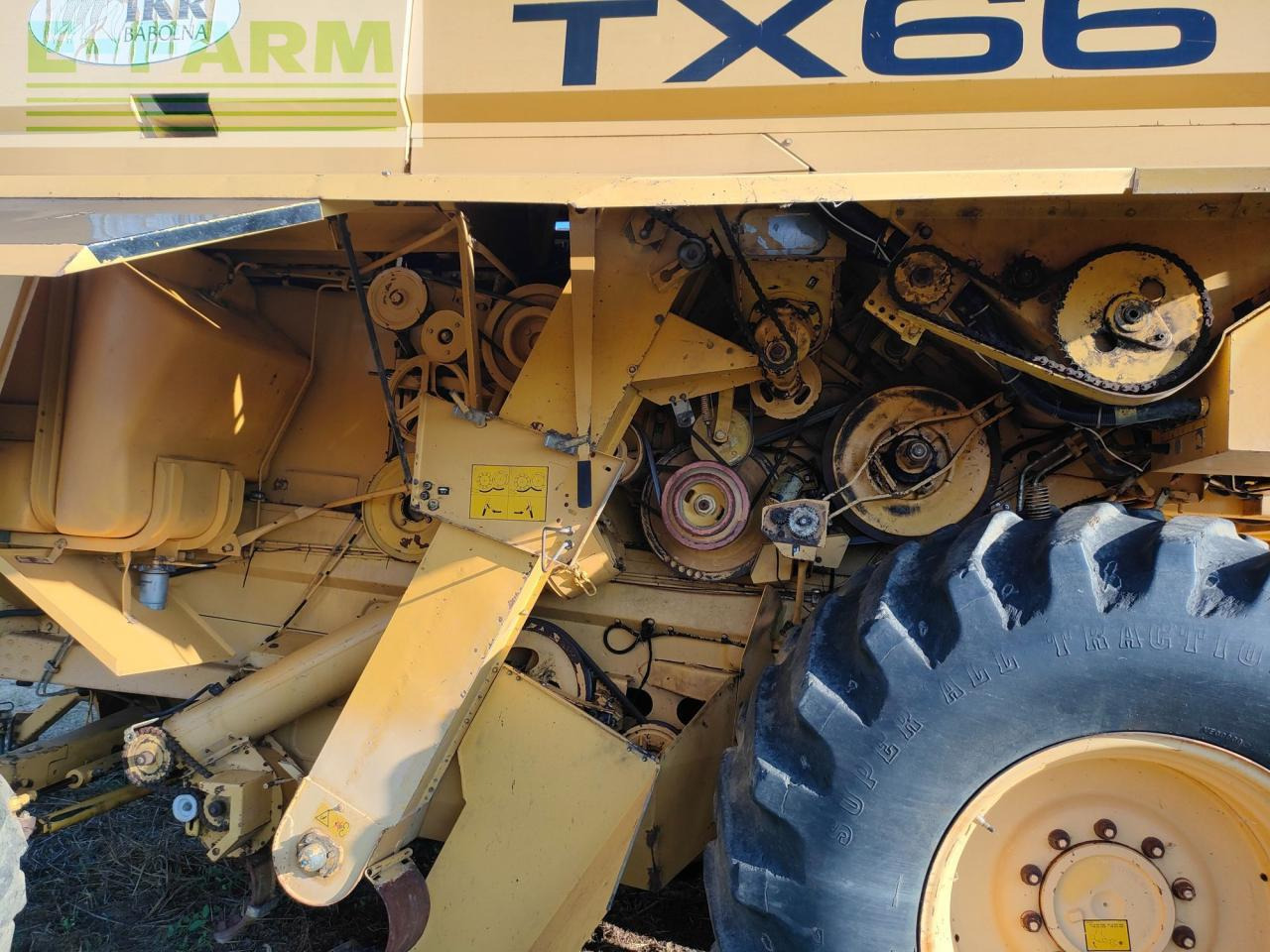 New Holland TX 66 - Θεριζοαλωνιστική μηχανή: φωτογραφία 3 New Holland TX 66 - Θεριζοαλωνιστική μηχανή: φωτογραφία 3