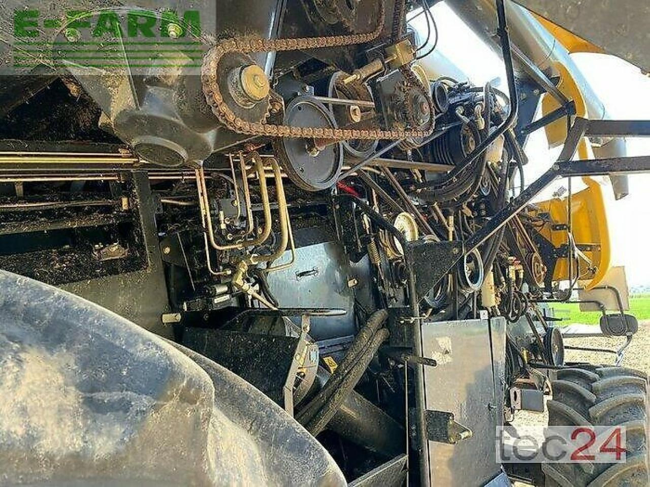 Θεριζοαλωνιστική μηχανή New Holland cr 9070: φωτογραφία 10