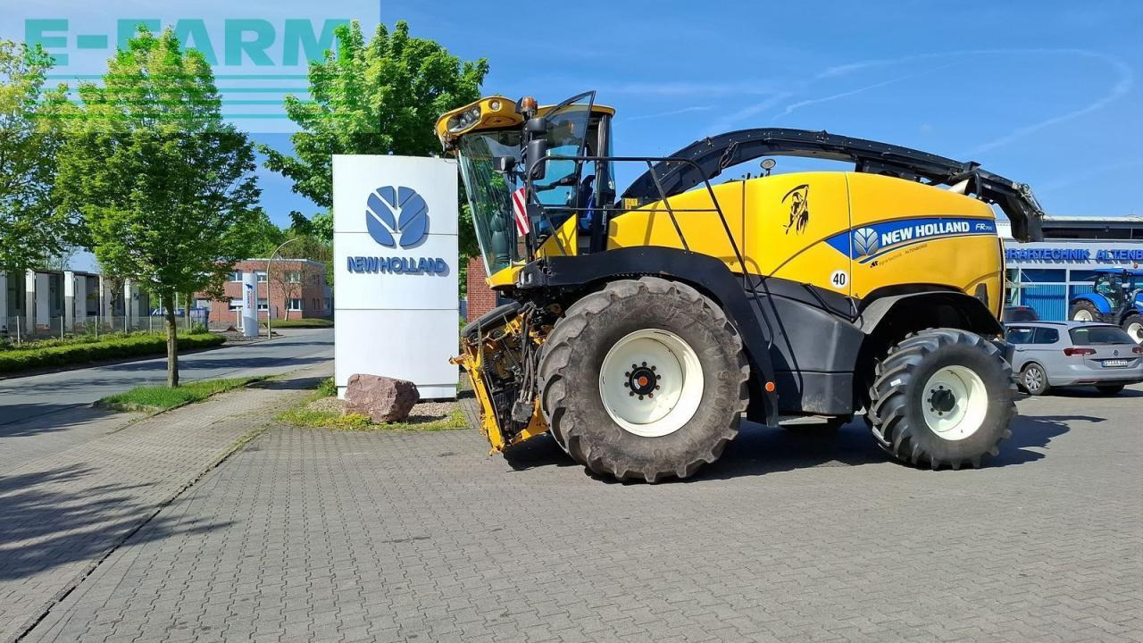 New Holland fr 700 / fr700 - Ενσιρωτική μηχανή: φωτογραφία 1 New Holland fr 700 / fr700 - Ενσιρωτική μηχανή: φωτογραφία 1