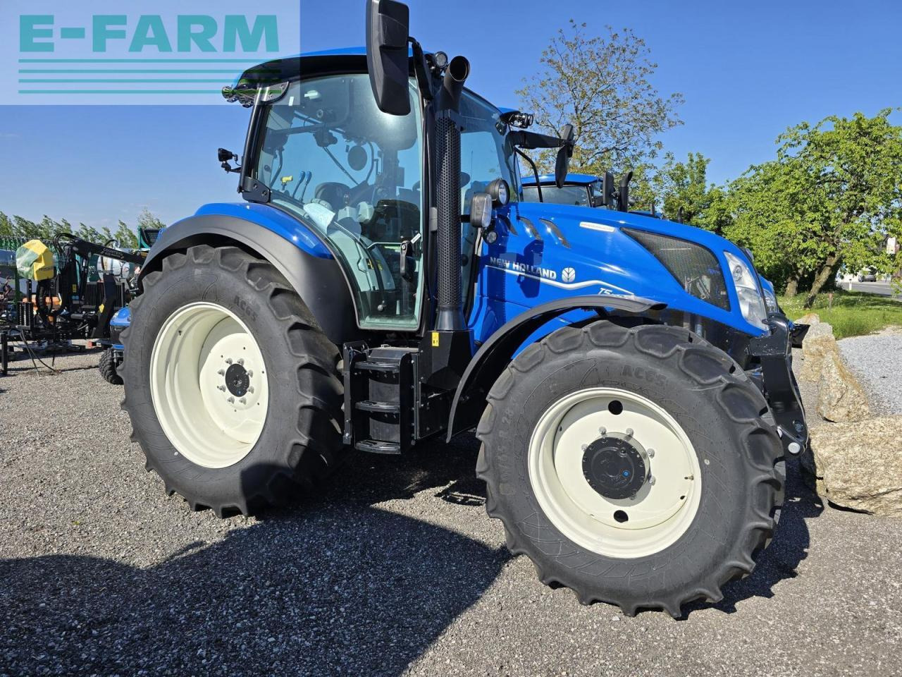 New Holland t5.140 dynamic command (stage v) - Τρακτέρ: φωτογραφία 1 New Holland t5.140 dynamic command (stage v) - Τρακτέρ: φωτογραφία 1