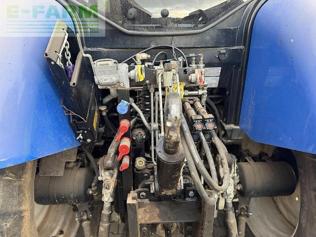 New Holland t6.175 electro command - Τρακτέρ: φωτογραφία 4 New Holland t6.175 electro command - Τρακτέρ: φωτογραφία 4