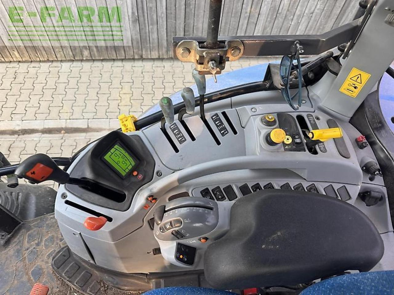 New Holland t6.175 electro command - Τρακτέρ: φωτογραφία 3 New Holland t6.175 electro command - Τρακτέρ: φωτογραφία 3