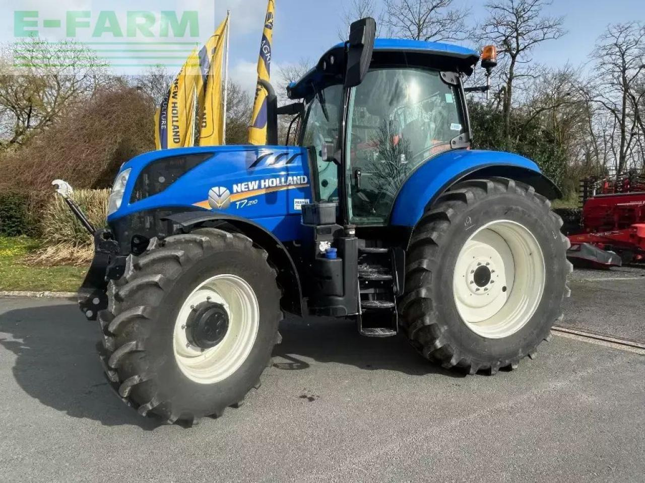 New Holland t7.210 classic - Τρακτέρ: φωτογραφία 1 New Holland t7.210 classic - Τρακτέρ: φωτογραφία 1