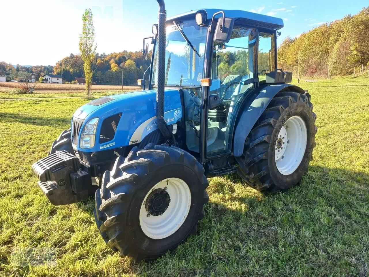 New Holland tn-d 70 a D - Τρακτέρ: φωτογραφία 1 New Holland tn-d 70 a D - Τρακτέρ: φωτογραφία 1