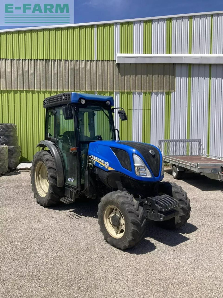 New Holland tracteur - Τρακτέρ: φωτογραφία 1 New Holland tracteur - Τρακτέρ: φωτογραφία 1