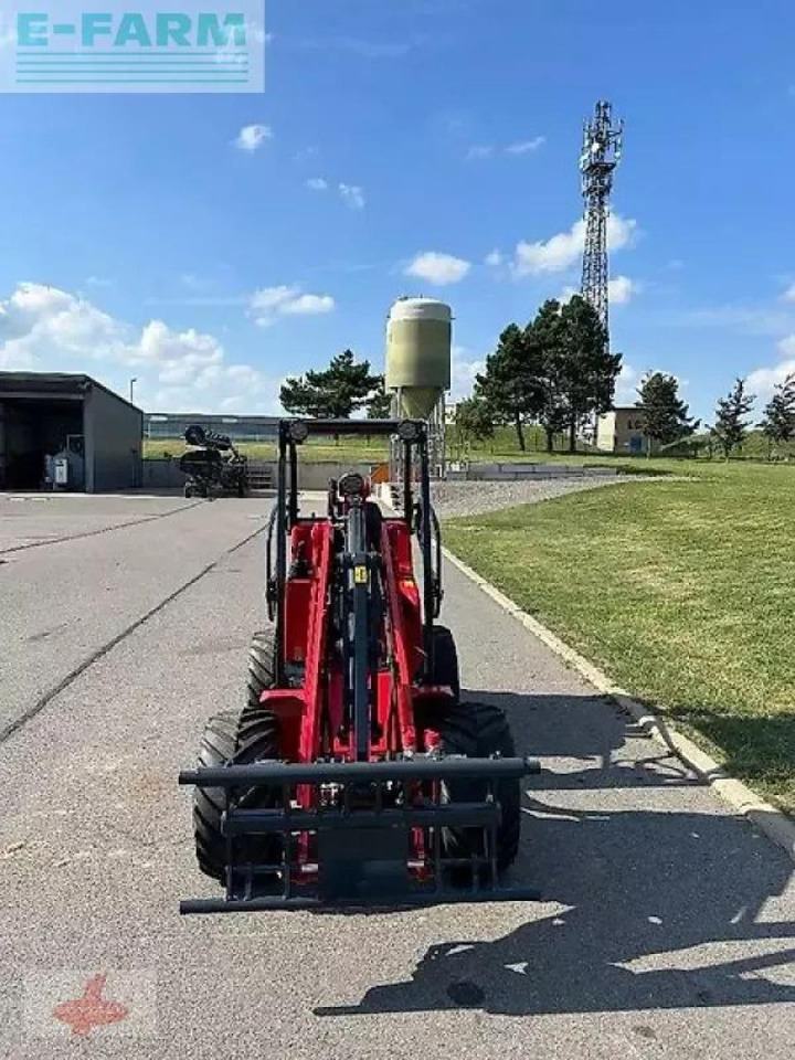 Schäffer 2028 slt - Ελαστιχοφόρος φορτωτής: φωτογραφία 2 Schäffer 2028 slt - Ελαστιχοφόρος φορτωτής: φωτογραφία 2