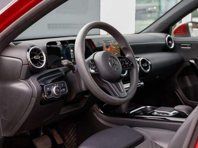 MERCEDES-BENZ A 180 Style,Autom.,8 fach Bereift - Λιμουζίνα/ Sedan: φωτογραφία 4 MERCEDES-BENZ A 180 Style,Autom.,8 fach Bereift - Λιμουζίνα/ Sedan: φωτογραφία 4