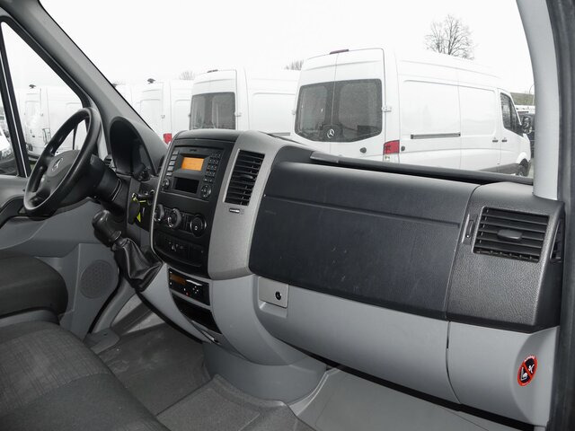 MERCEDES-BENZ Sprinter 311 CDI DOKA Pritsche,AHK,Standheizung - Μικρό φορτηγό με καρότσα, Διπλοκάμπινο ελαφρύ επαγγελματικό: φωτογραφία 2 MERCEDES-BENZ Sprinter 311 CDI DOKA Pritsche,AHK,Standheizung - Μικρό φορτηγό με καρότσα, Διπλοκάμπινο ελαφρύ επαγγελματικό: φωτογραφία 2