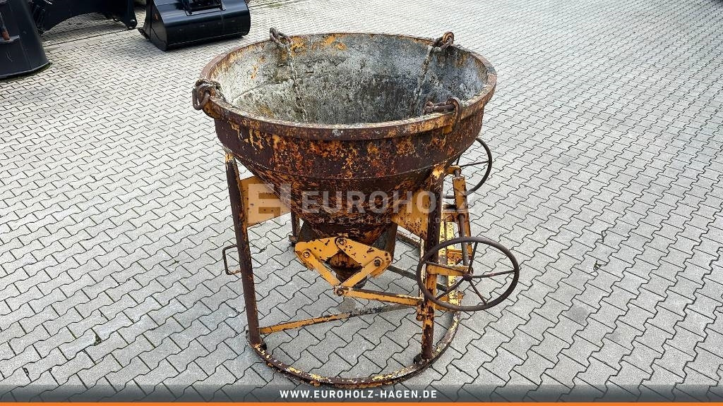 Betonsilo Krankübel Betonbombe 750 l 1016 H - Σιλό τσιμέντου: φωτογραφία 1 Betonsilo Krankübel Betonbombe 750 l 1016 H - Σιλό τσιμέντου: φωτογραφία 1