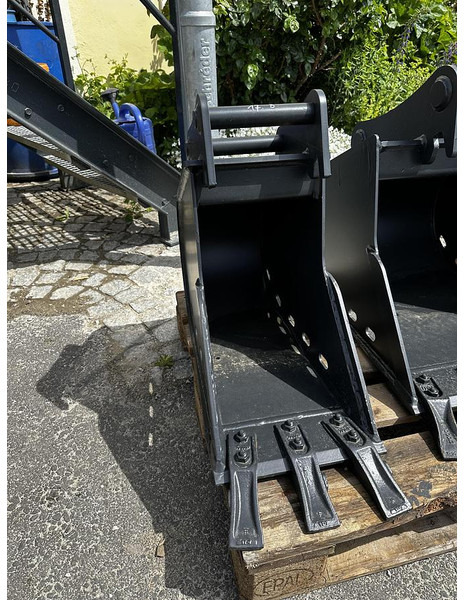 Big Tieflöffel 30cm mit MAR03 Aufnahme - Κουβάς: φωτογραφία 1 Big Tieflöffel 30cm mit MAR03 Aufnahme - Κουβάς: φωτογραφία 1