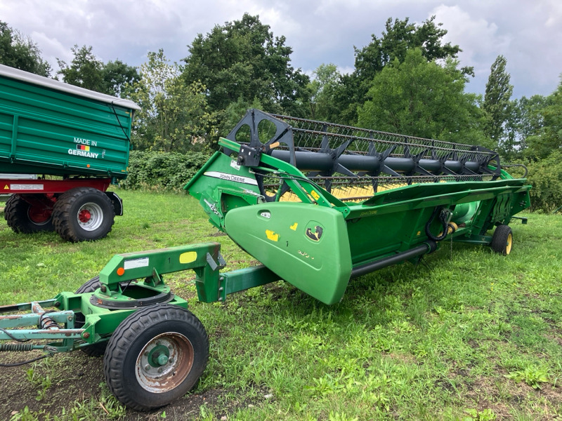 John Deere 630R mit Sonnenblumenvorsatz - Θεριζοαλωνιστική μηχανή: φωτογραφία 1 John Deere 630R mit Sonnenblumenvorsatz - Θεριζοαλωνιστική μηχανή: φωτογραφία 1