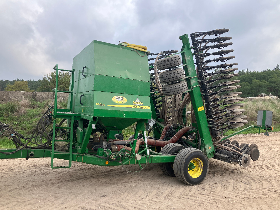 John Deere 740 A - Σπαρτική μηχανή: φωτογραφία 1 John Deere 740 A - Σπαρτική μηχανή: φωτογραφία 1