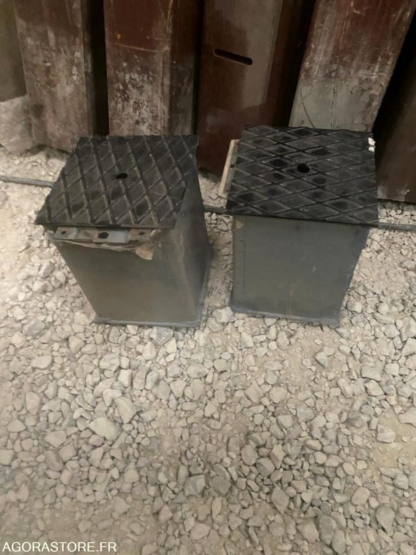 9 BORNES BOIS EXOTIQUES NEUVES - Μηχανήματα κήπου: φωτογραφία 3 9 BORNES BOIS EXOTIQUES NEUVES - Μηχανήματα κήπου: φωτογραφία 3