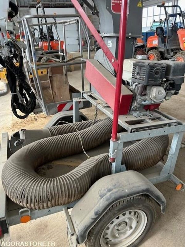 ASPIRATEUR A FEUILLES MORGNIEUX SUR REMORQUE ECIM - Επαγγελματική ηλεκτρική σκούπα: φωτογραφία 2 ASPIRATEUR A FEUILLES MORGNIEUX SUR REMORQUE ECIM - Επαγγελματική ηλεκτρική σκούπα: φωτογραφία 2