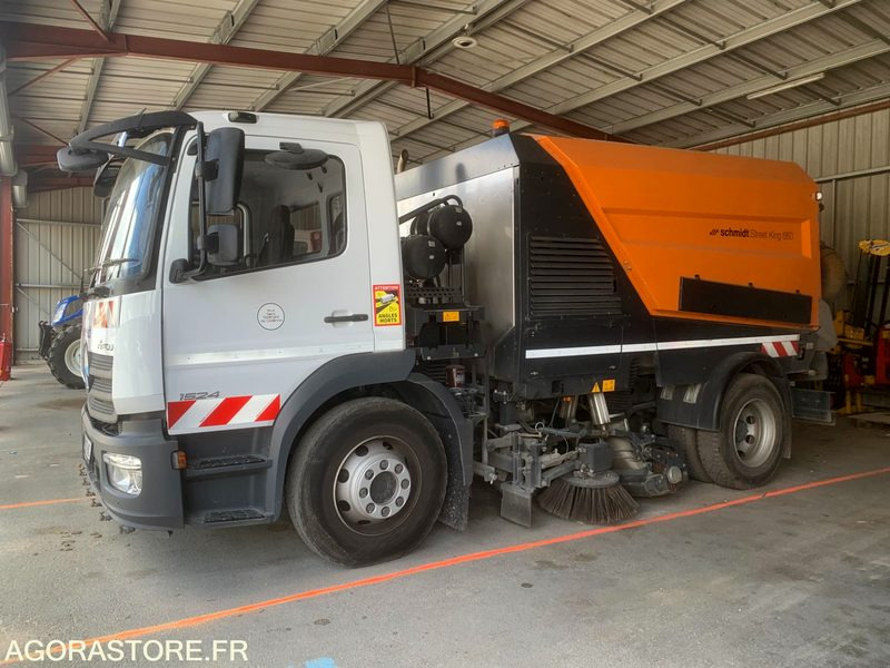 BALAYEUSE COMPOSÉE D'UN PORTEUR MERCEDES ET D'UN SYSTÈME DE BALAYAGE SCHMIDT - Σάρωθρο δρόμων: φωτογραφία 1 BALAYEUSE COMPOSÉE D'UN PORTEUR MERCEDES ET D'UN SYSTÈME DE BALAYAGE SCHMIDT - Σάρωθρο δρόμων: φωτογραφία 1