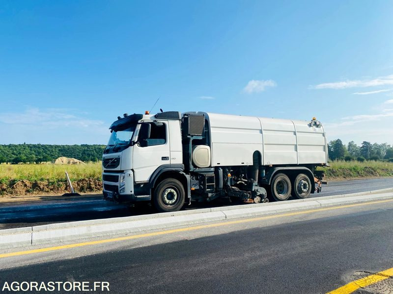 BALAYEUSE VOLVO BLANC 6 ROUES - ANNEE 2013 - 245000KMS - Σάρωθρο δρόμων: φωτογραφία 1 BALAYEUSE VOLVO BLANC 6 ROUES - ANNEE 2013 - 245000KMS - Σάρωθρο δρόμων: φωτογραφία 1
