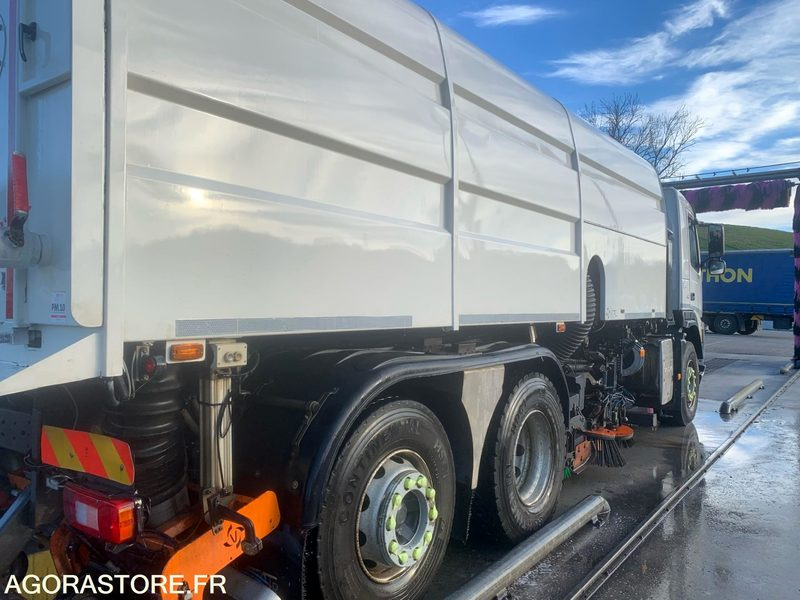 BALAYEUSE VOLVO BLANC 6 ROUES - ANNEE 2013 - 245000KMS - Σάρωθρο δρόμων: φωτογραφία 4 BALAYEUSE VOLVO BLANC 6 ROUES - ANNEE 2013 - 245000KMS - Σάρωθρο δρόμων: φωτογραφία 4