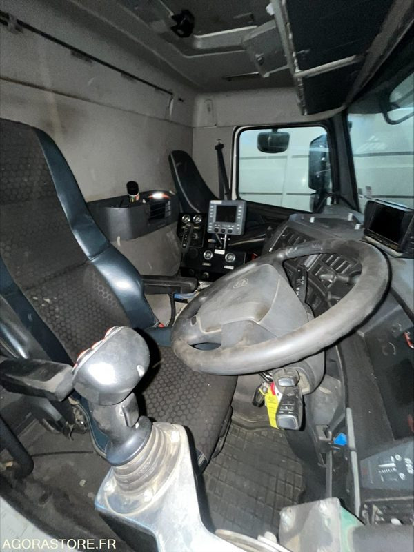 BALAYEUSE VOLVO BLANC 6 ROUES - ANNEE 2013 - 245000KMS - Σάρωθρο δρόμων: φωτογραφία 5 BALAYEUSE VOLVO BLANC 6 ROUES - ANNEE 2013 - 245000KMS - Σάρωθρο δρόμων: φωτογραφία 5