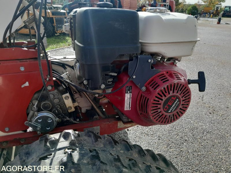 Broyeur à chenilles OREC HCR812 (BROY-19-0428-TAR) - Μηχανήματα κήπου: φωτογραφία 4 Broyeur à chenilles OREC HCR812 (BROY-19-0428-TAR) - Μηχανήματα κήπου: φωτογραφία 4