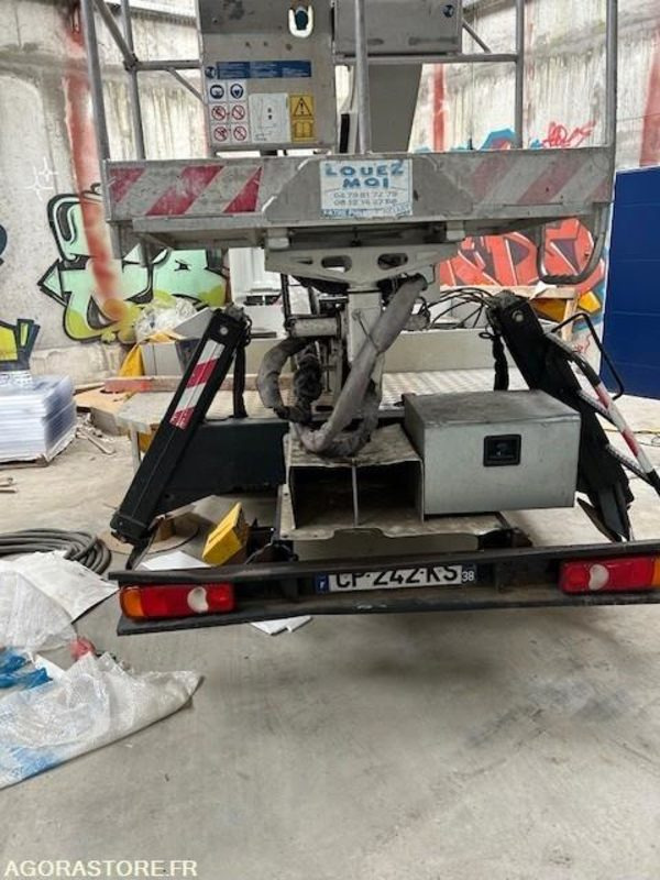 CAMION NACELLE NISSAN IMER P 23 AS 11 2013 20 000 KM - Φορτηγό με εναέρια πλατφόρμα: φωτογραφία 2 CAMION NACELLE NISSAN IMER P 23 AS 11 2013 20 000 KM - Φορτηγό με εναέρια πλατφόρμα: φωτογραφία 2