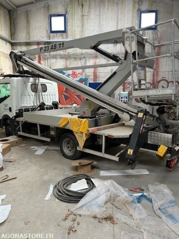 CAMION NACELLE NISSAN IMER P 23 AS 11 2013 20 000 KM - Φορτηγό με εναέρια πλατφόρμα: φωτογραφία 1 CAMION NACELLE NISSAN IMER P 23 AS 11 2013 20 000 KM - Φορτηγό με εναέρια πλατφόρμα: φωτογραφία 1