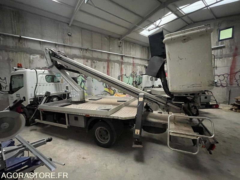 CAMION NACELLE NISSAN IMER P18T12 28740 KM 2015 - Φορτηγό με εναέρια πλατφόρμα: φωτογραφία 1 CAMION NACELLE NISSAN IMER P18T12 28740 KM 2015 - Φορτηγό με εναέρια πλατφόρμα: φωτογραφία 1