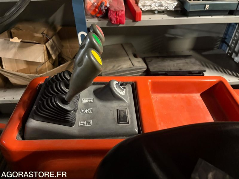 CHARIOT ELEVATEUR - Ανυψωτικό μηχάνημα: φωτογραφία 4 CHARIOT ELEVATEUR - Ανυψωτικό μηχάνημα: φωτογραφία 4