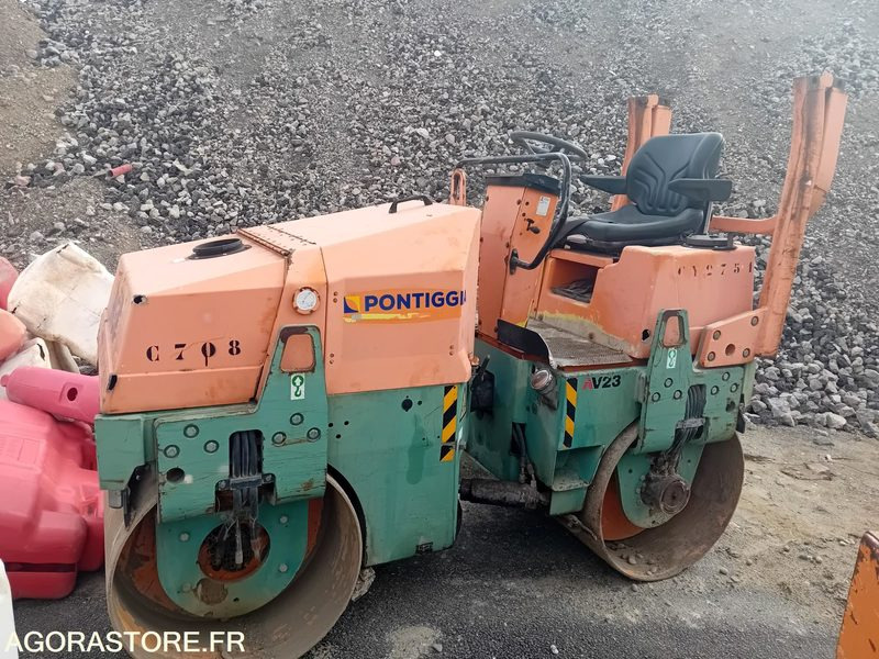 COMPACTEUR TANDEM AMMANN AV23-2 -- 2001 -- ENVIRON 800 HEURES - Οδοστρωτήρας: φωτογραφία 1 COMPACTEUR TANDEM AMMANN AV23-2 -- 2001 -- ENVIRON 800 HEURES - Οδοστρωτήρας: φωτογραφία 1