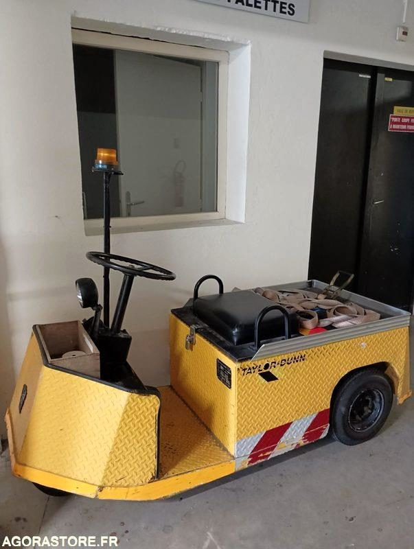 Chariot électrique TAYLOR DUNN - Bon état - 2010 - Μηχάνημα έλξης: φωτογραφία 1 Chariot électrique TAYLOR DUNN - Bon état - 2010 - Μηχάνημα έλξης: φωτογραφία 1