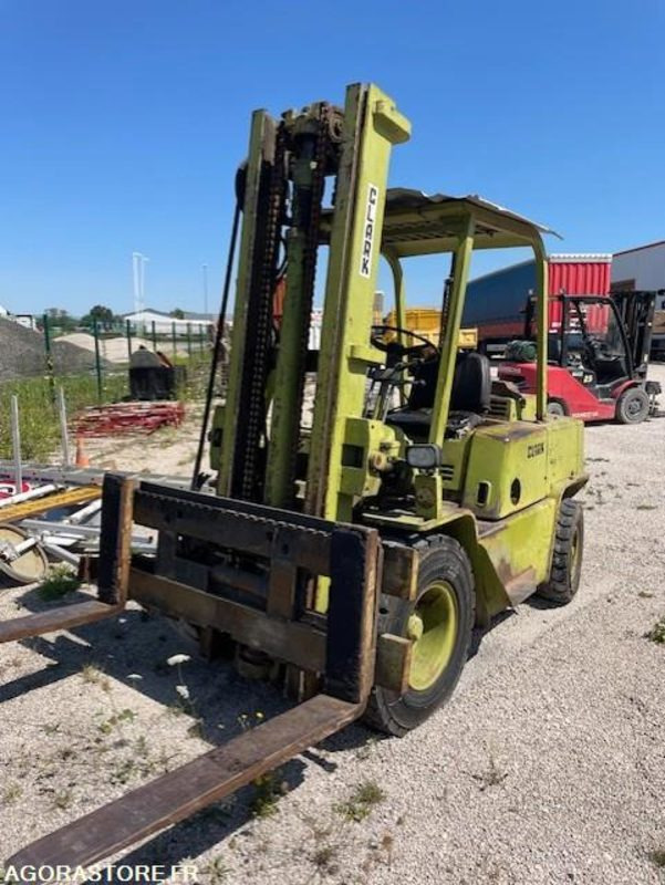 Chariot elevateur Clark 3.5 T - Πετρελαιοκίνητο περονοφόρο: φωτογραφία 1 Chariot elevateur Clark 3.5 T - Πετρελαιοκίνητο περονοφόρο: φωτογραφία 1