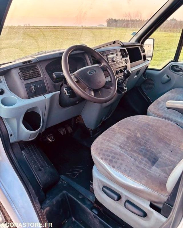 FORD TRANSIT - 330 000 KMS MOTEUR CHANGER EN 2024 120 000 KMS - Βαν: φωτογραφία 5 FORD TRANSIT - 330 000 KMS MOTEUR CHANGER EN 2024 120 000 KMS - Βαν: φωτογραφία 5