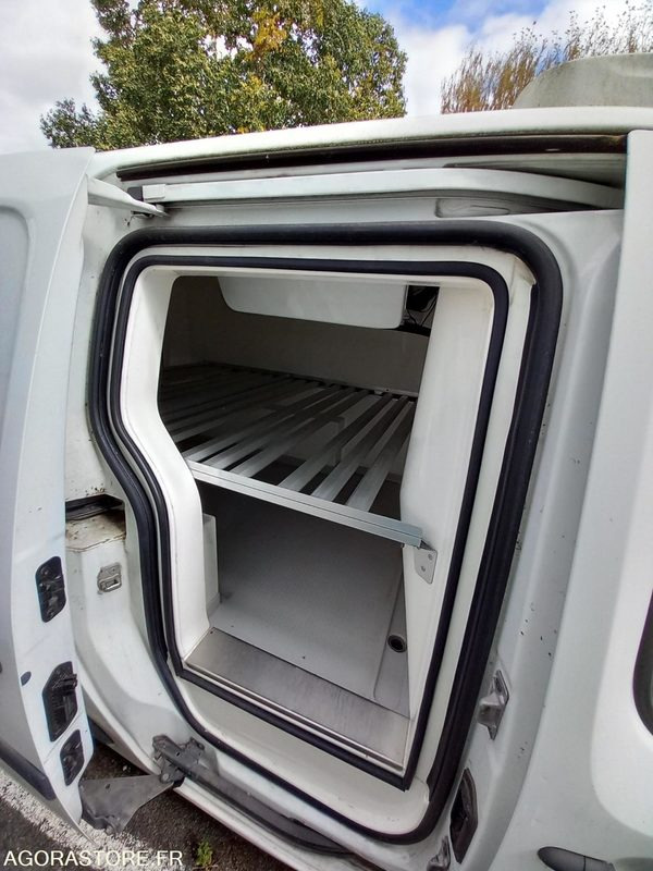 Fourgonnette frigorifique RENAULT - CN707CZ - Μικρό βαν: φωτογραφία 3 Fourgonnette frigorifique RENAULT - CN707CZ - Μικρό βαν: φωτογραφία 3