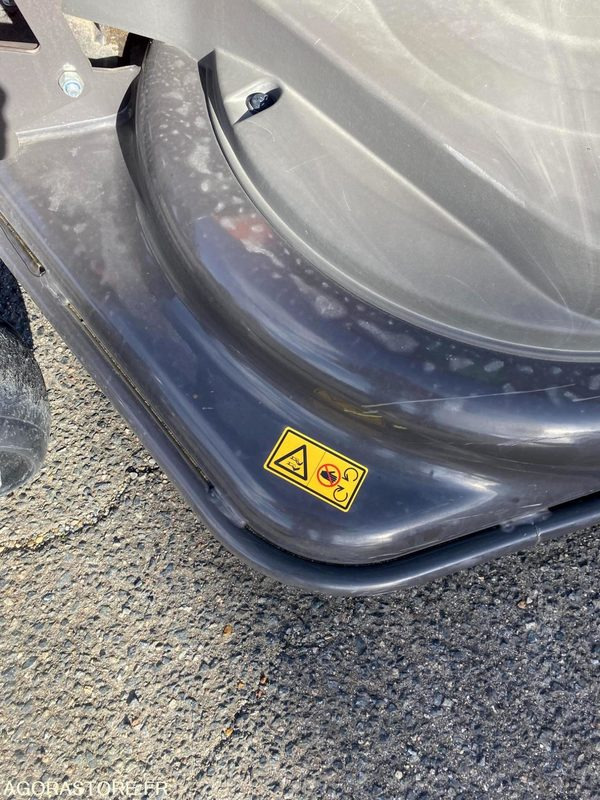 Husqvarna RC320TS 4x4 - Χλοοκοπτικό: φωτογραφία 4 Husqvarna RC320TS 4x4 - Χλοοκοπτικό: φωτογραφία 4