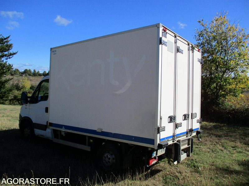 IVECO 35S13 de 2013 426915Kms "d'autoroute"chassis cabine frigorifique - Επαγγελματικό αυτοκίνητο ψυγείο: φωτογραφία 3 IVECO 35S13 de 2013 426915Kms "d'autoroute"chassis cabine frigorifique - Επαγγελματικό αυτοκίνητο ψυγείο: φωτογραφία 3